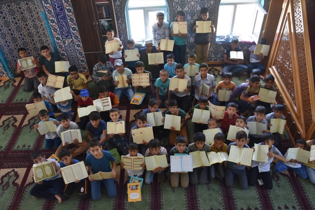 Doğu'da camiler çocuk sesleriyle şenlendi