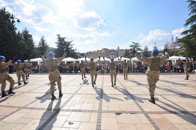 Kastamonu'da komandolardan halk oyunları gösterisi