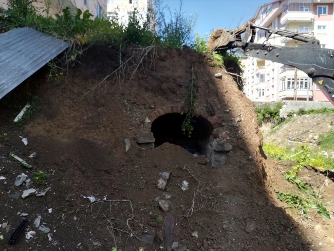 Ardahan'da kazıda tespit edilen Rus subaya ait mezar taşındı