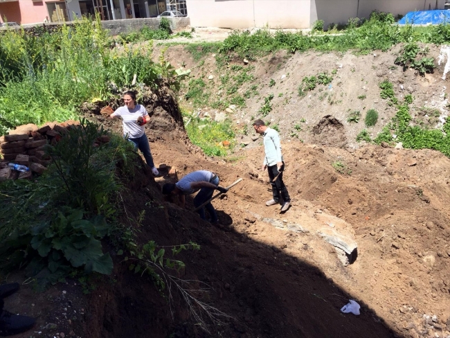 Ardahan'da kazıda tespit edilen Rus subaya ait mezar taşındı