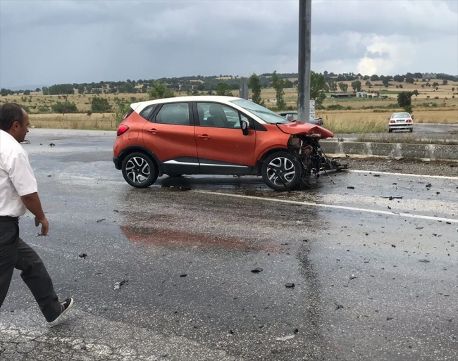 Çanakkale'de iki otomobil çarpıştı: 1 ölü, 1 yaralı
