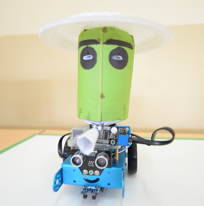 Ortaokul öğrencileri "mehteran" ve "bekçi" robot tasarladı