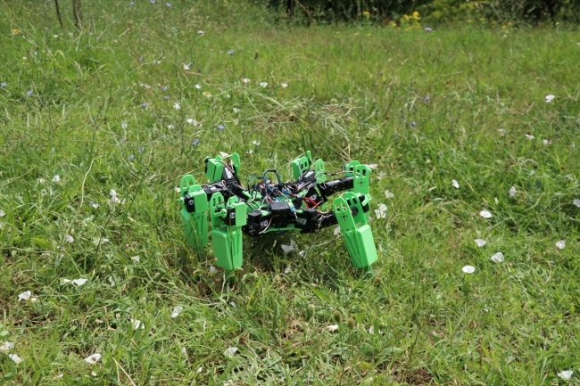 Kocaeli Üniversitesi'nde askeri operasyonlar için örümcek robot geliştirildi