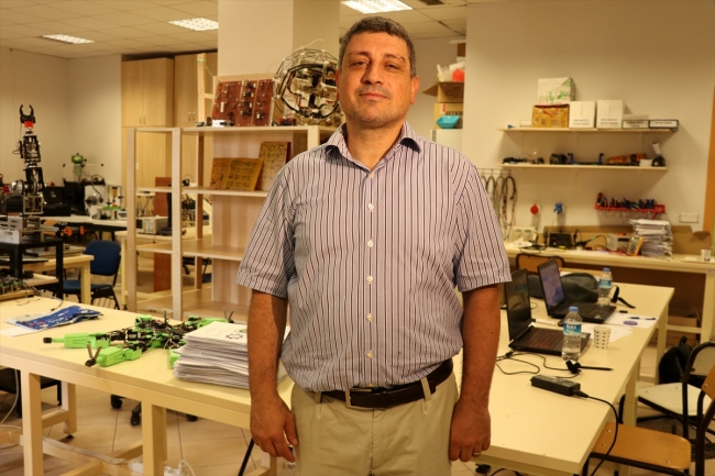 Kocaeli Üniversitesi'nde askeri operasyonlar için örümcek robot geliştirildi