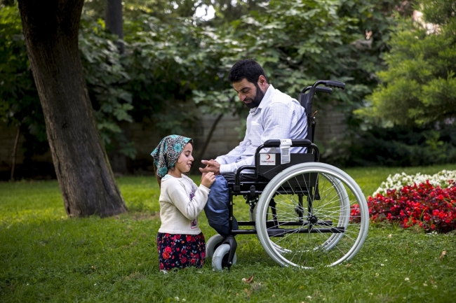 Türk Kızılayı Maya ve babasına umut oldu