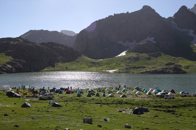 Teröristlerden temizlenen Sat Buzul Gölleri’nde festival