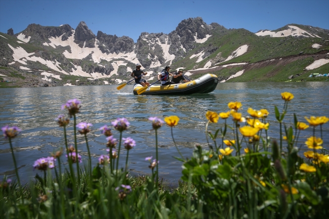 Teröristlerden temizlenen Sat Buzul Gölleri’nde festival