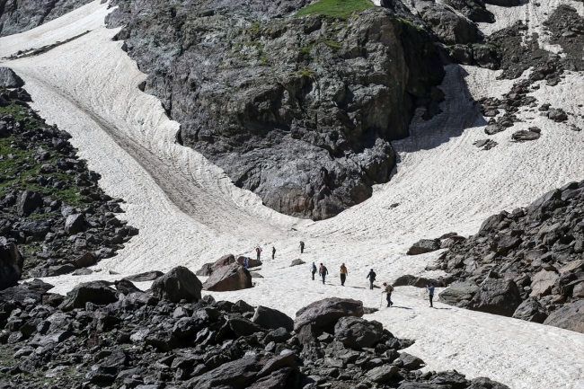 Teröristlerden temizlenen Sat Buzul Gölleri’nde festival