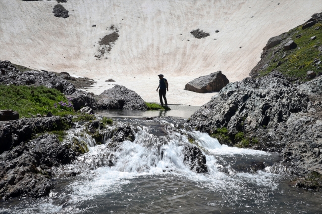 Teröristlerden temizlenen Sat Buzul Gölleri’nde festival