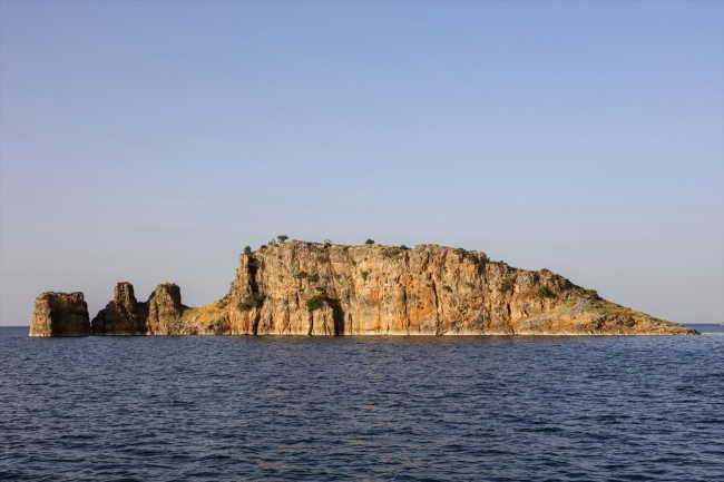 Van Gölü'nün cennet koyları keşfedilmeyi bekliyor
