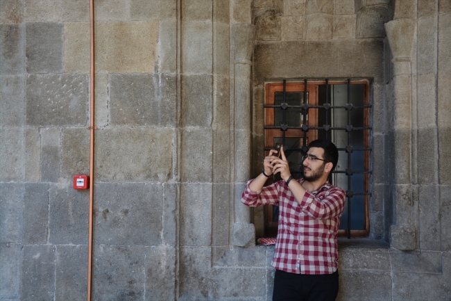 Çifte Minareli Medrese'de ziyaretçi yoğunluğu