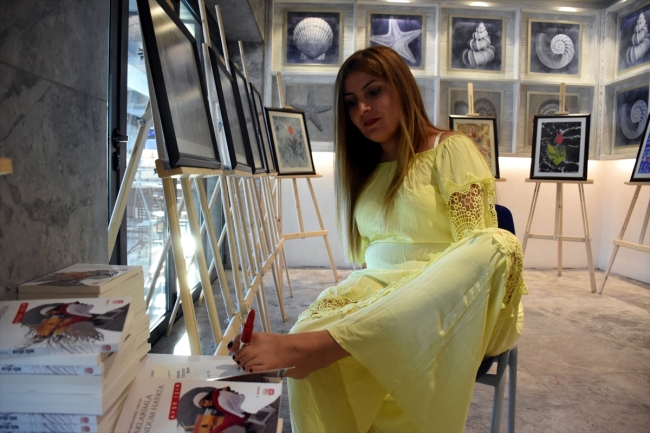 Ayaklarıyla onlarca resim yapan Ayşe Işık şimdi de kitap yazdı