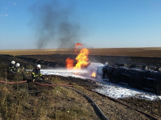 Aksaray'da LPG yüklü tanker şarampole devrildi: 1 ölü