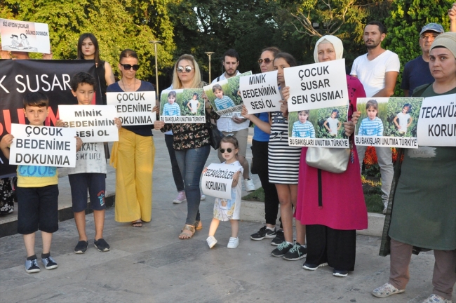 Zonguldak'ta Eylül ve Leyla için gökyüzüne siyah balon bırakıldı