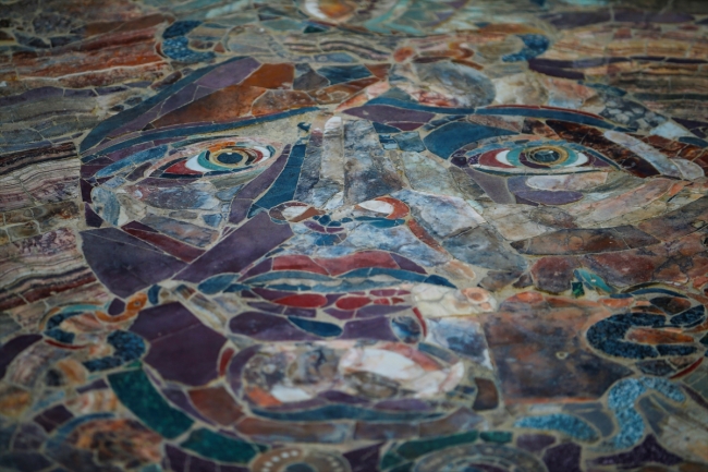 Antik kenti süsleyen mozaik: Medusa