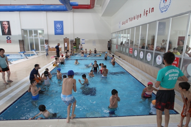 Hakkari yarı olimpik yüzme havuzuna kavuştu