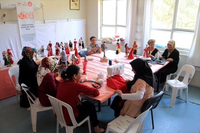 Kitre bebekler kadınların ellerinde hayat buluyor