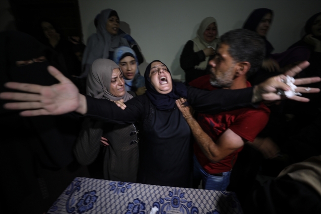 İsrail askerlerinin şehit ettiği Filistinli toprağa verildi