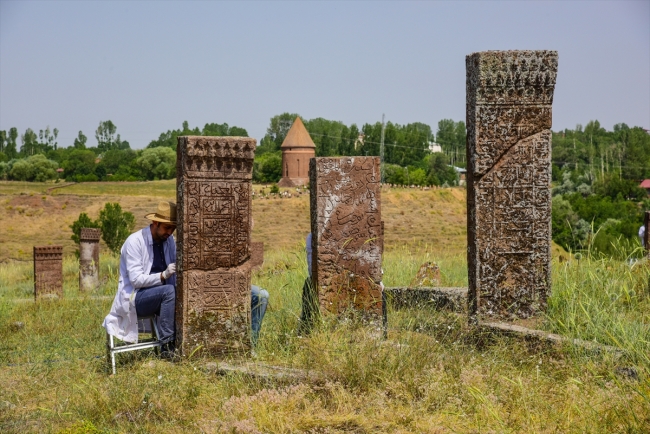Selçuklu Meydan Mezarlığı'ndaki kitabeler arşivlendi
