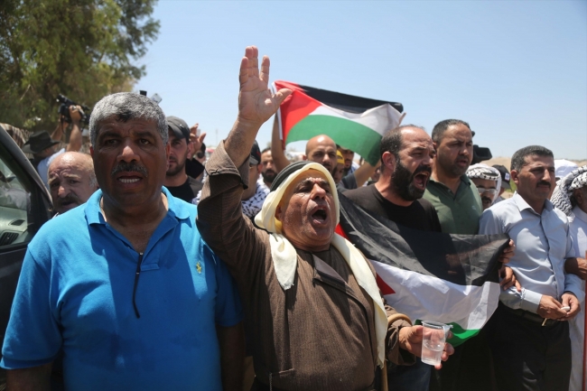 Yüzlerce Filistinli cuma namazını Han el-Ahmer'de kıldı