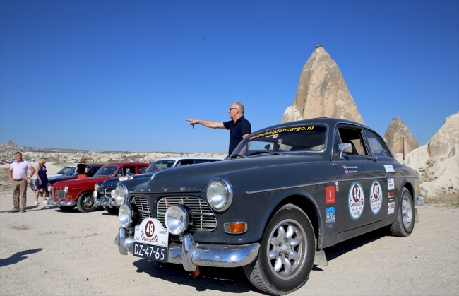 Klasik otomobil tutkunları Kapadokya'da mola verdi