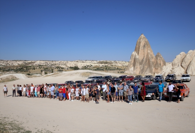 Klasik otomobil tutkunları Kapadokya'da mola verdi