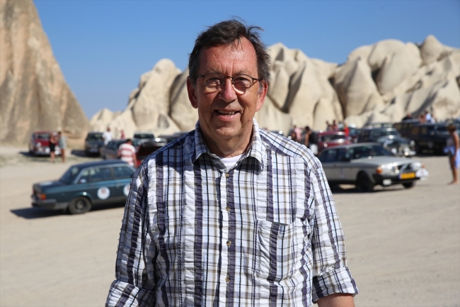 Klasik otomobil tutkunları Kapadokya'da mola verdi