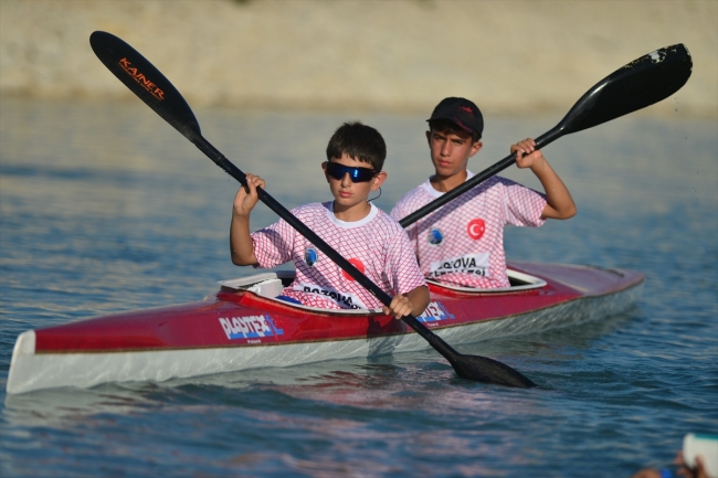 Bozovalı çocuklar kanoda önemli başarılar elde ediyor