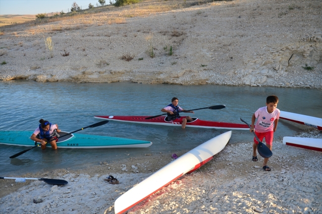 Bozovalı çocuklar kanoda önemli başarılar elde ediyor