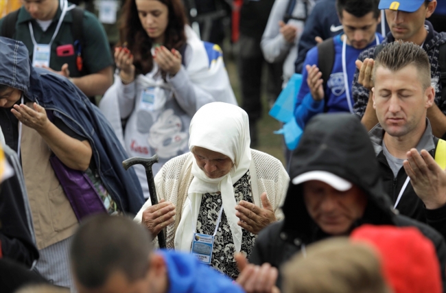 Srebrenitsa'ya "Barış Yürüyüşü" başladı