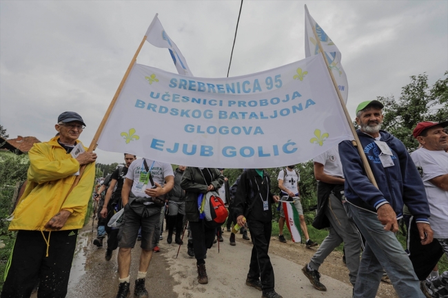 Srebrenitsa'ya "Barış Yürüyüşü" başladı