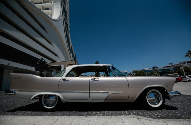 "Son Başbakan"ın kullandığı otomobile gözü gibi bakıyor