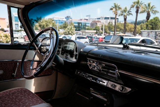 "Son Başbakan"ın kullandığı otomobile gözü gibi bakıyor