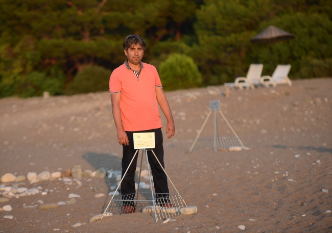 Caretta carettalar için yaşam nöbeti tutan muhtar