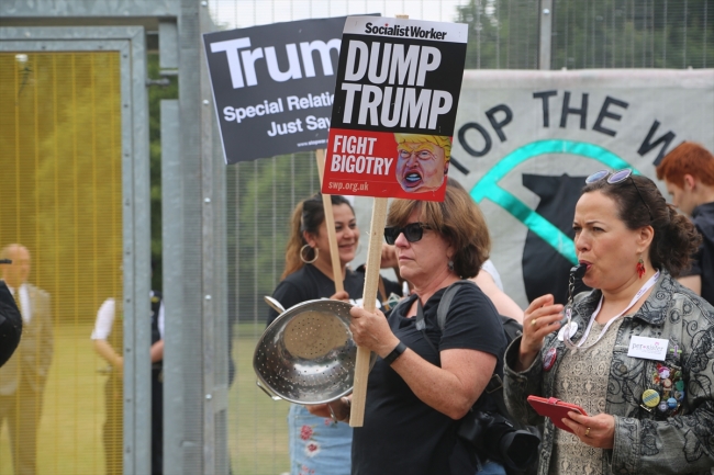 ABD Başkanı Trump Londra'da protestoyla karşılandı