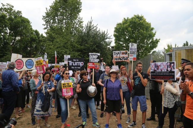 ABD Başkanı Trump Londra'da protestoyla karşılandı