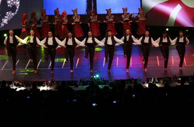 Dansçılar Bursa'dan dünyaya barış mesajı verdi