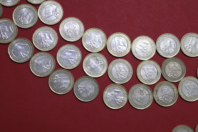 Öğrenciden 15 Temmuz şehitleri anısına 1 liralardan Türk bayrağı