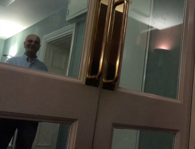 FETÖ firarisi Akın İpek lüks bir yaşam sürüyor