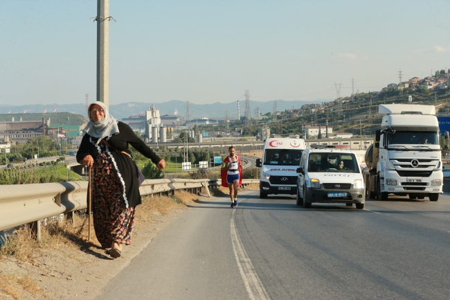 Bekir Zengin '15 Temmuz Vefa Koşusu' için Kocaeli Dilovası'nı geçti