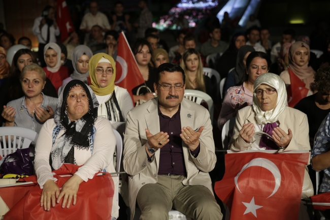Ankara Keçiören'de vatandaşlardan demokrasi nöbeti
