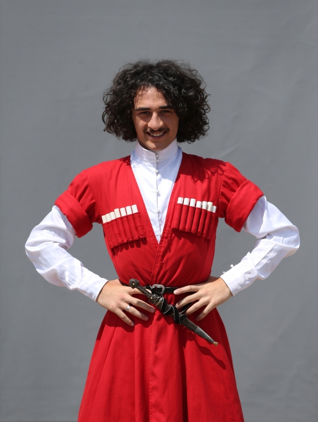 Dansçılar Bursa'dan dünyaya barış mesajı verdi