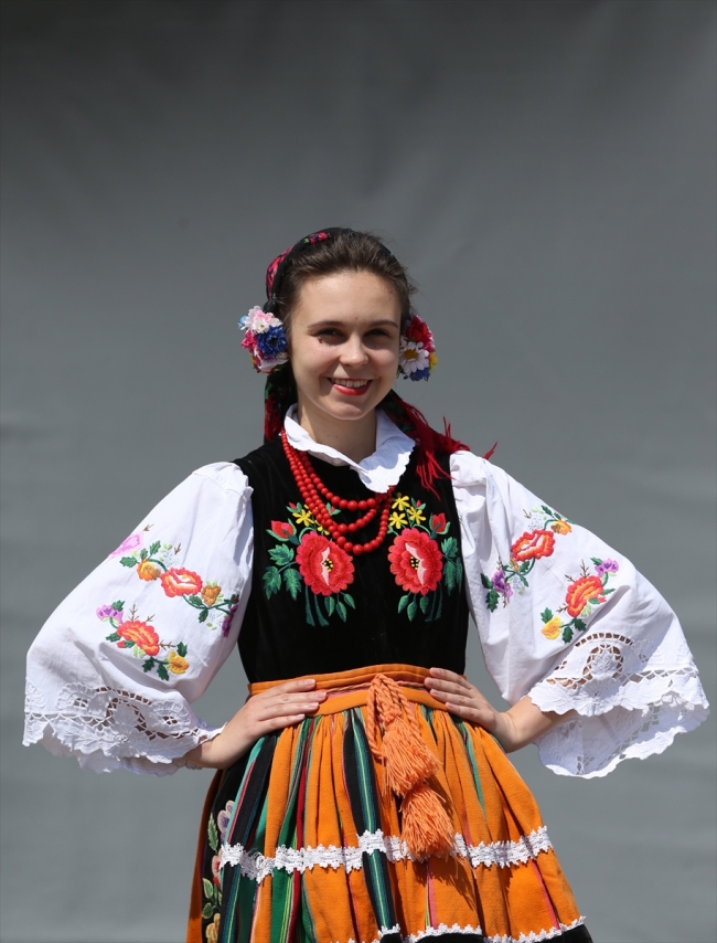 Dansçılar Bursa'dan dünyaya barış mesajı verdi