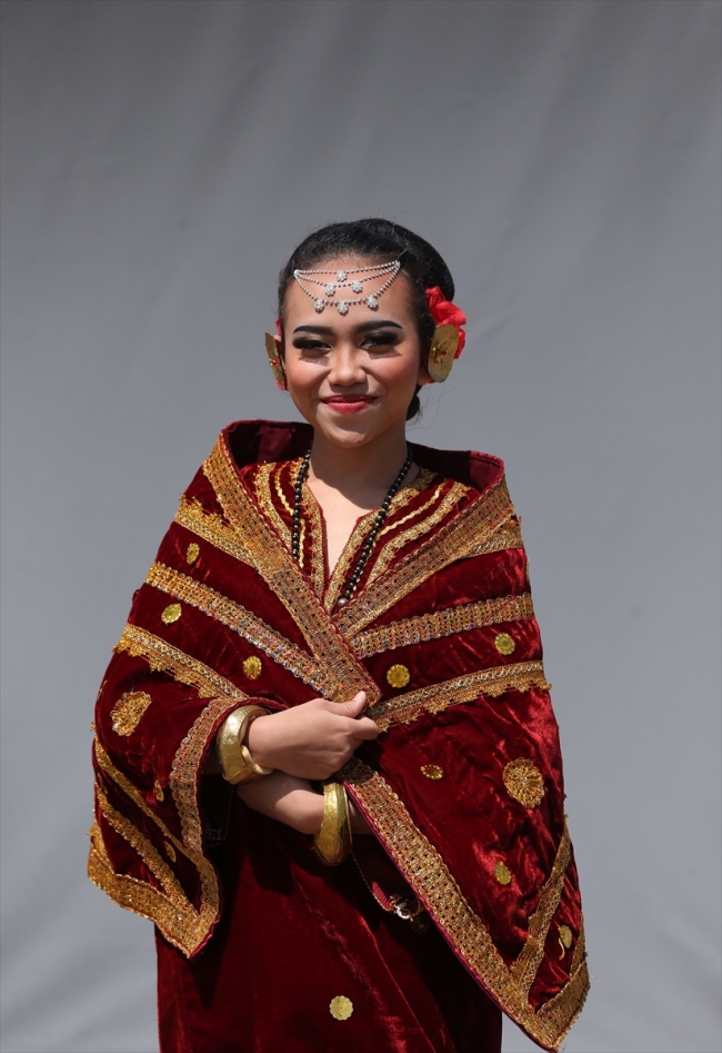 Dansçılar Bursa'dan dünyaya barış mesajı verdi