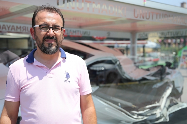 Tankın ezdiği araç '15 Temmuz unutulmasın' diye sergileniyor