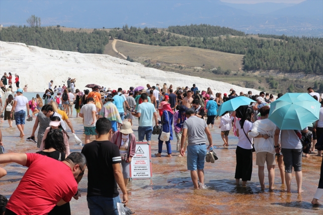 Pamukkale'de hafta sonu yoğunluğu