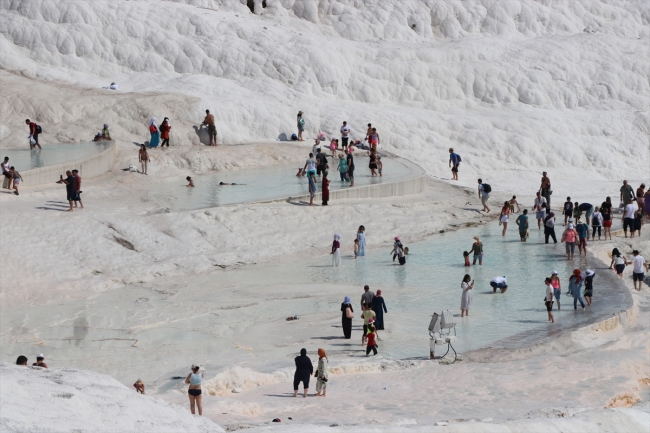 Pamukkale'de hafta sonu yoğunluğu