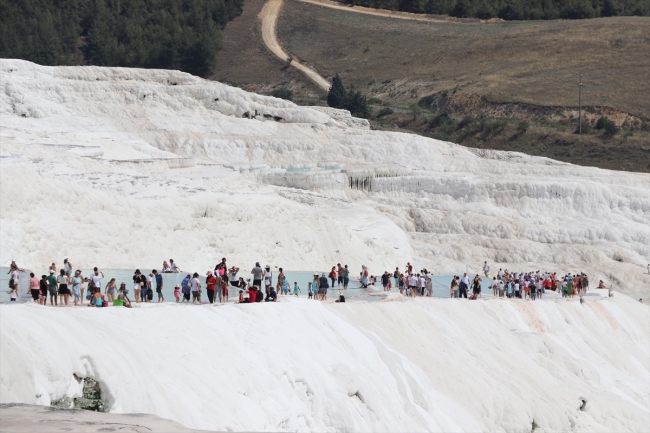 Pamukkale'de hafta sonu yoğunluğu