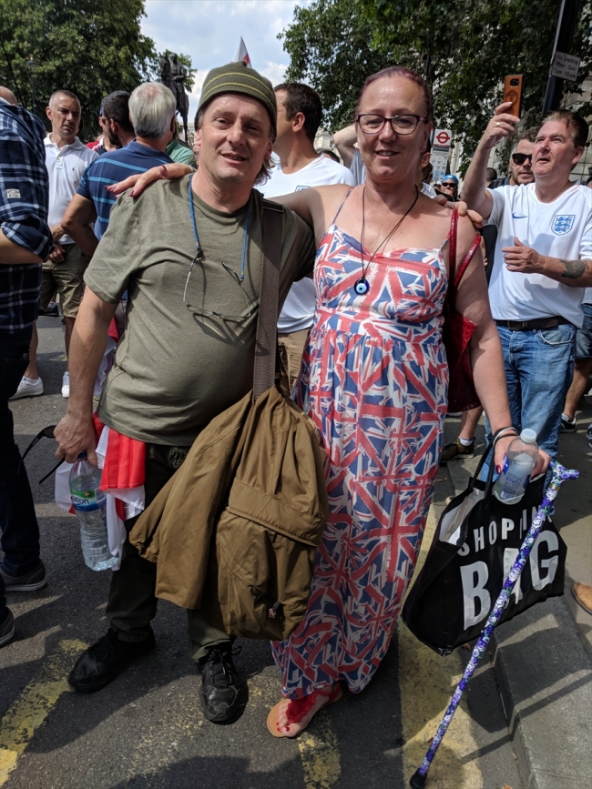 Londra'da aşırı sağcı Robinson'a destek gösterisi düzenlendi