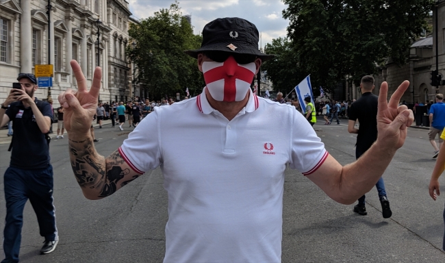 Londra'da aşırı sağcı Robinson'a destek gösterisi düzenlendi